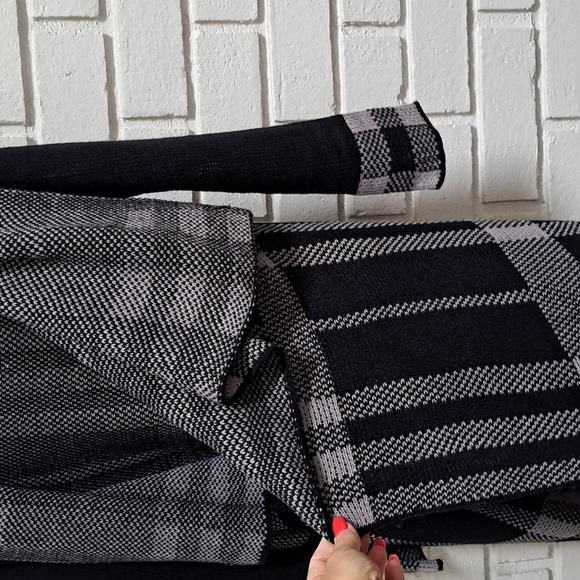 Venus Black/Gray Plaid Long Open Front Cardigan. Size XS (See Measurements) - Picture 5 of 8